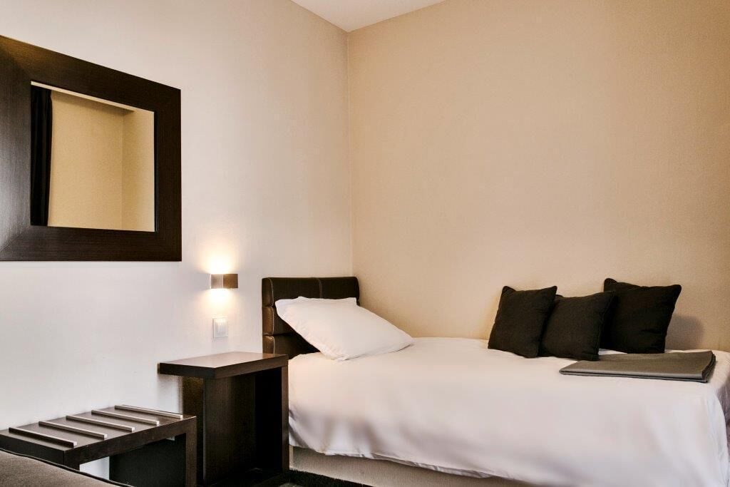 Senior, Suite, 1 Queen and 1 Single Bed, 2 Sofa