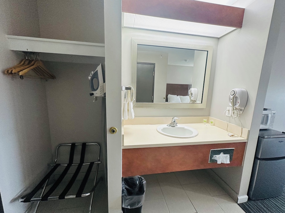 Countryside Suites Lincoln 40/40