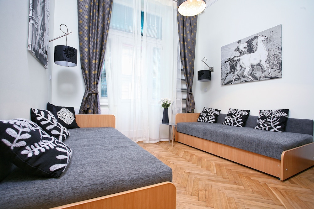 Antique Apartments Old Town 45/79