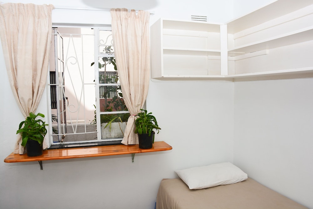 Long Street Backpackers - Adults Only 17/50