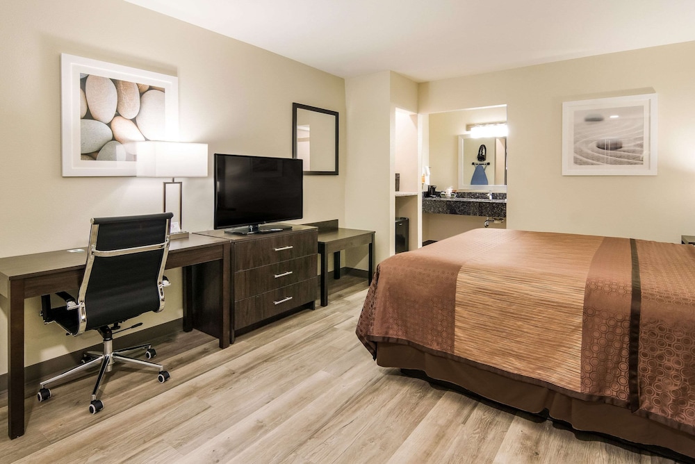 Quality Inn & Suites Dallas-Cityplace 16/23