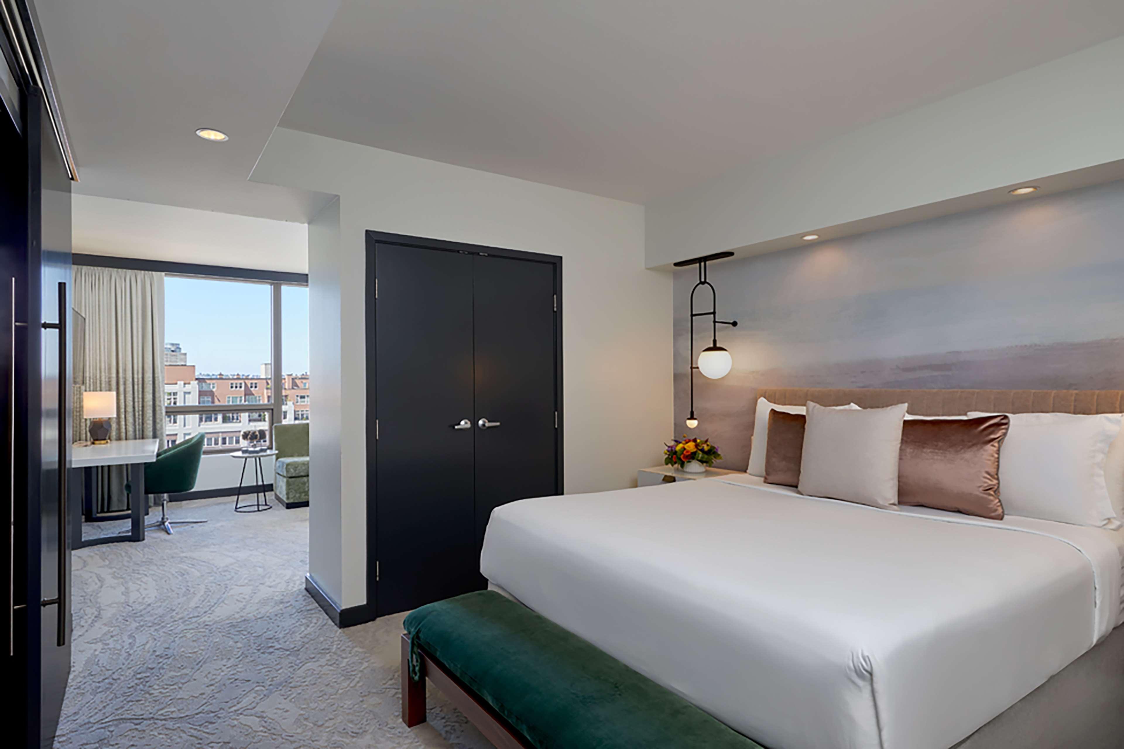 Junior Suite, Deluxe, King Bed, Water View