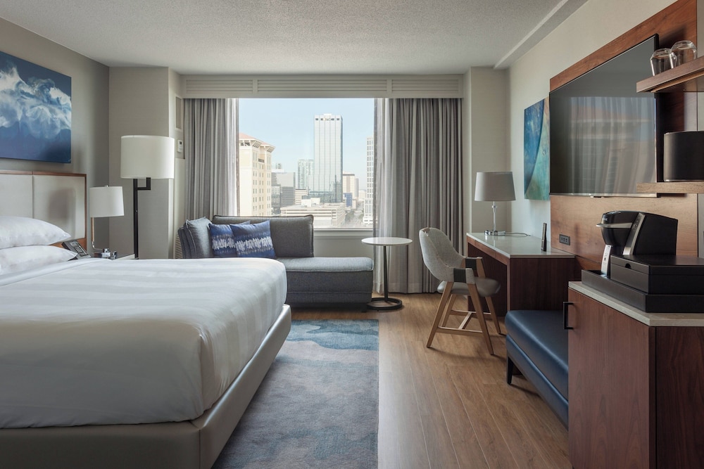 غرفة بسرير كينج لذوي الإعاقة، Tampa Marriott Water Street 2/5