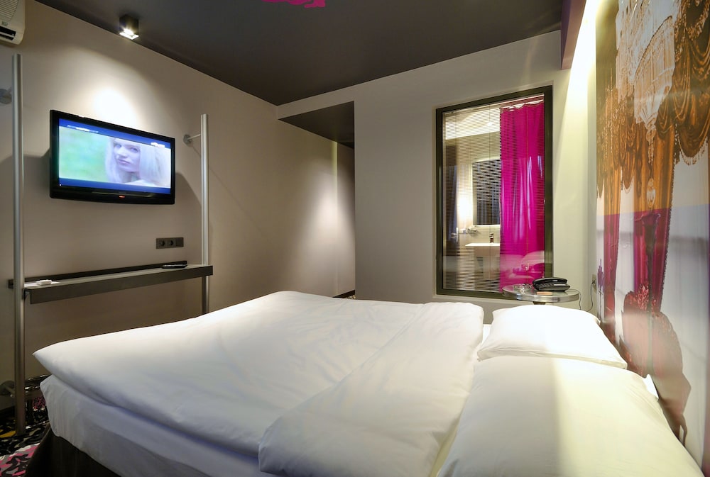 غرفة سوبيريور ثلاثية بسرير مزدوج بغرفة نوم واحدة مع أريكة، Tulip City Taksim Hotel 5/7