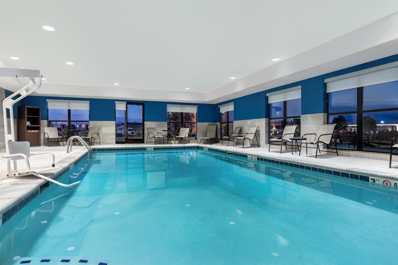 Hampton Inn and Suites Muncie 20/43
