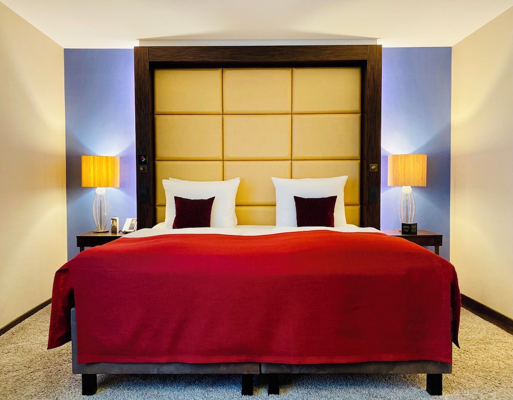 JUNIOR SUITE, CLUB LOUNGE ACCESS