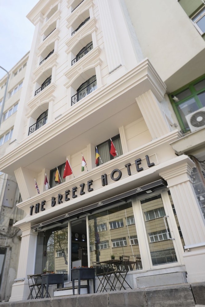 The Breeze Hotel 11/60