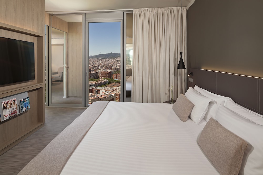 THE LEVEL, SUITE, CITY VIEW