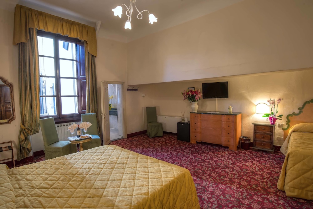 Paris Hotel 28/74