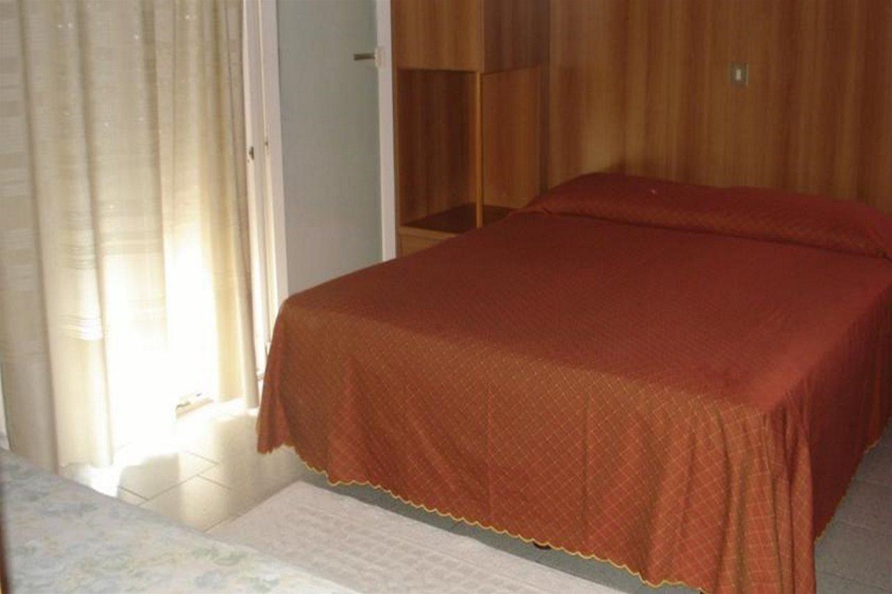HOTEL ROBY 9/22