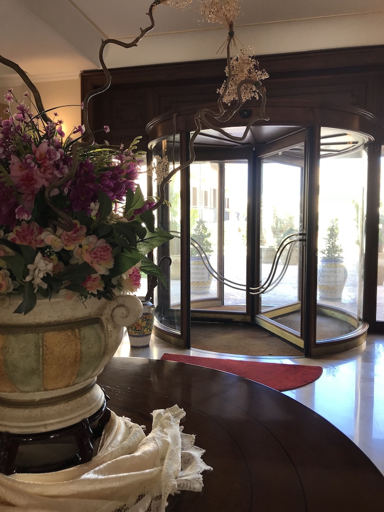 Grand Hotel Palace 27/50