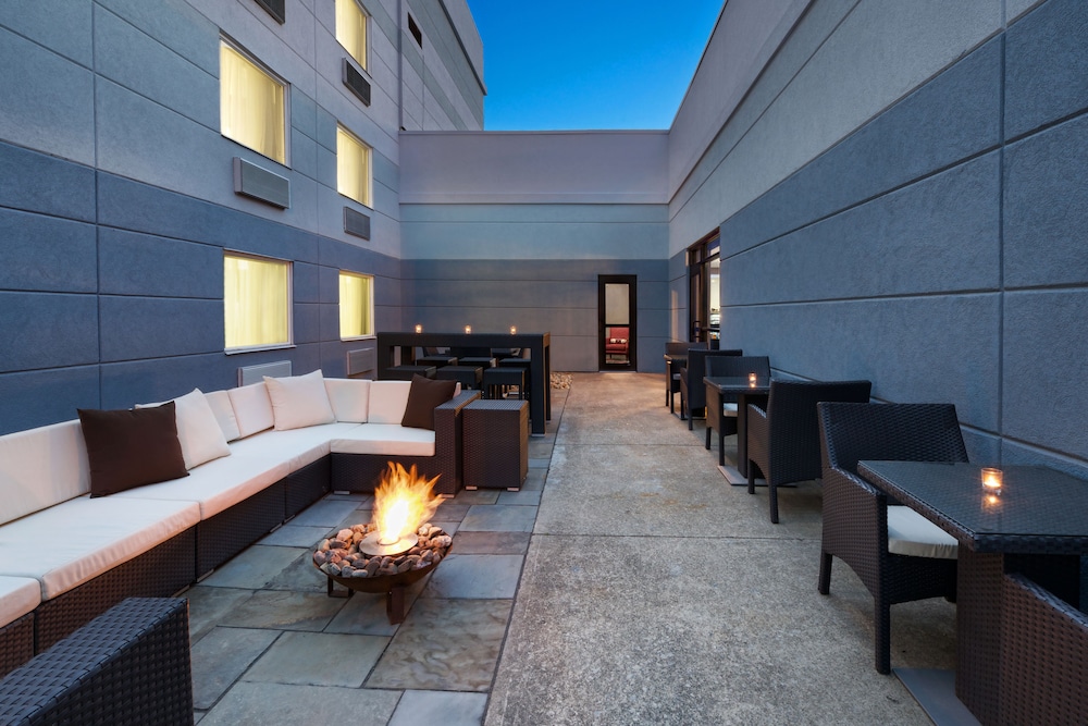 Hotel Indigo Cleveland-Beachwood 35/51