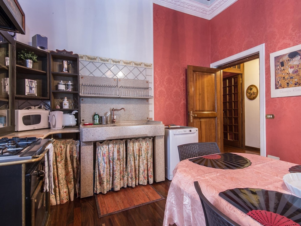 RSH Spanish Steps Luxury Apartment 32/44