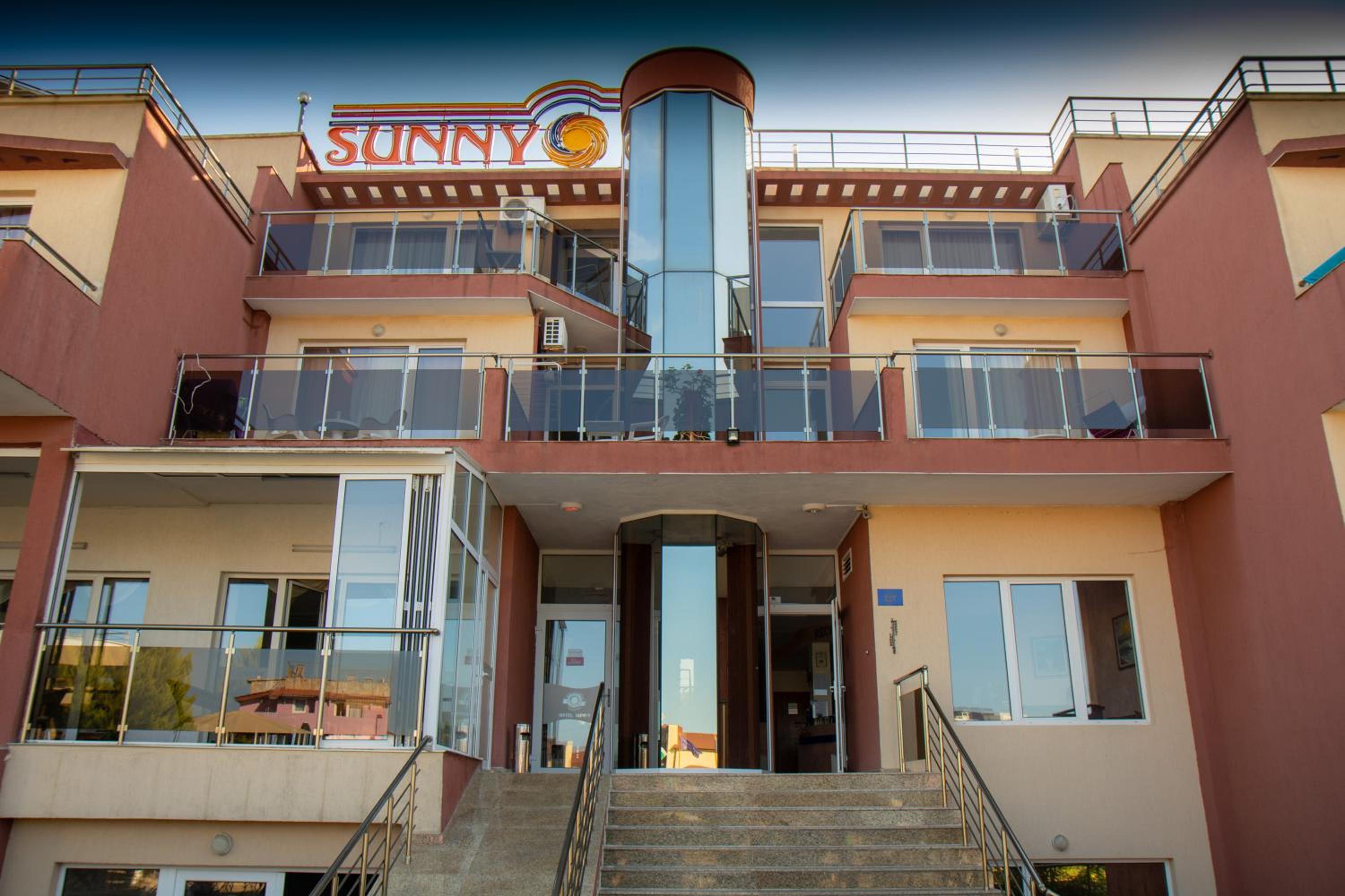 Hotel Sunny. 4/55
