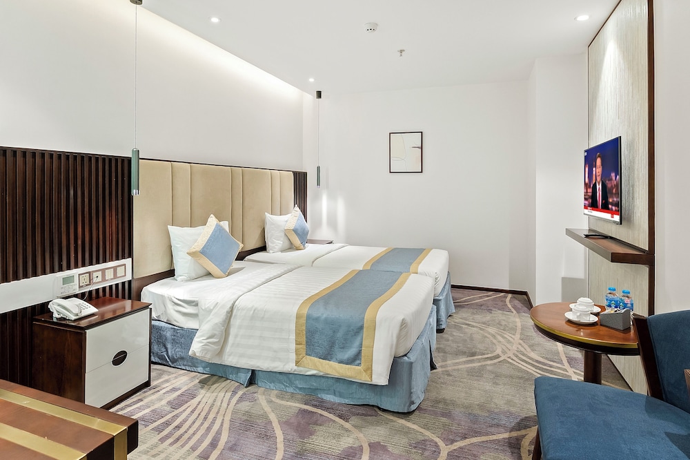 Deluxe, Twin Beds, No Window