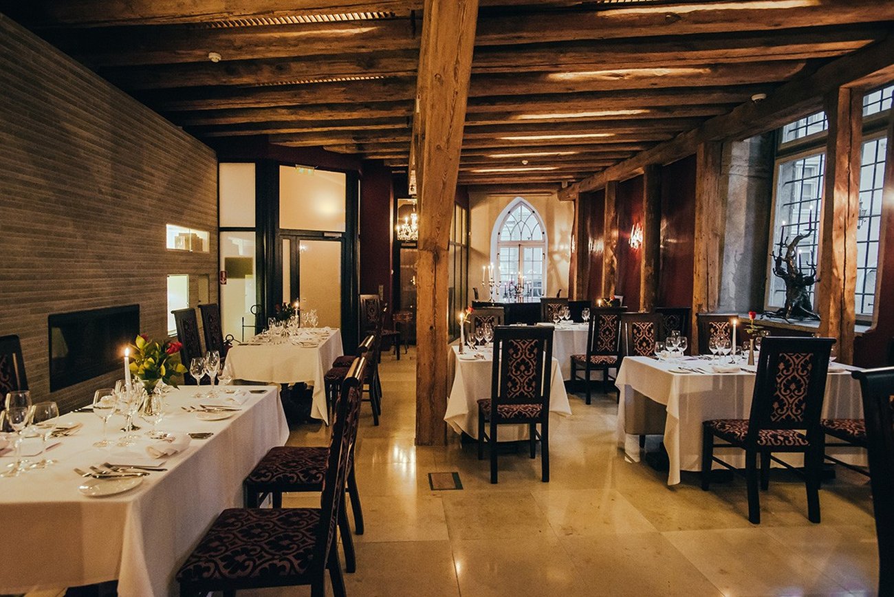 THE THREE SISTERS HOTEL 21/23