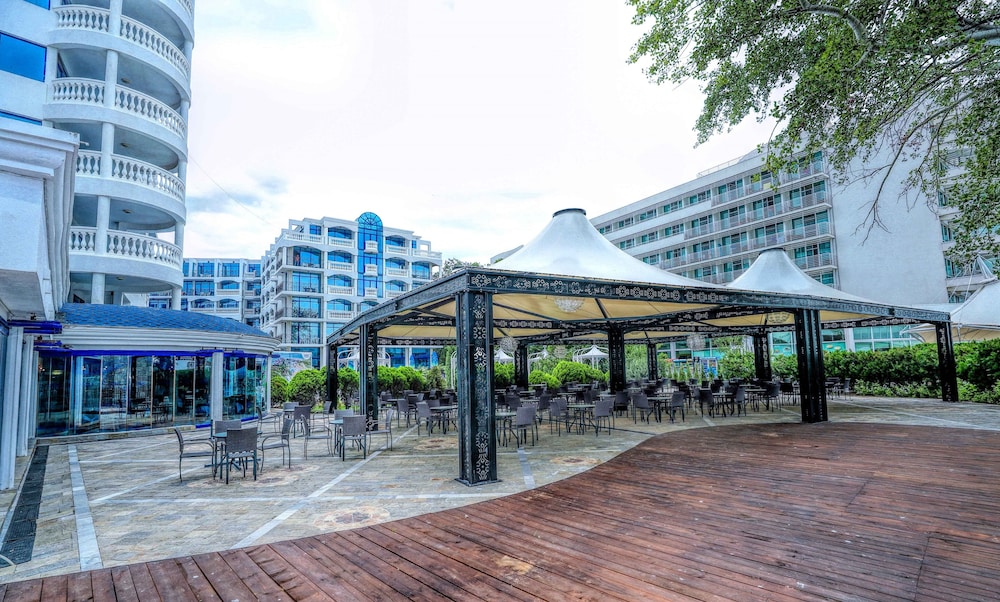 Chaika Beach Resort 38/50