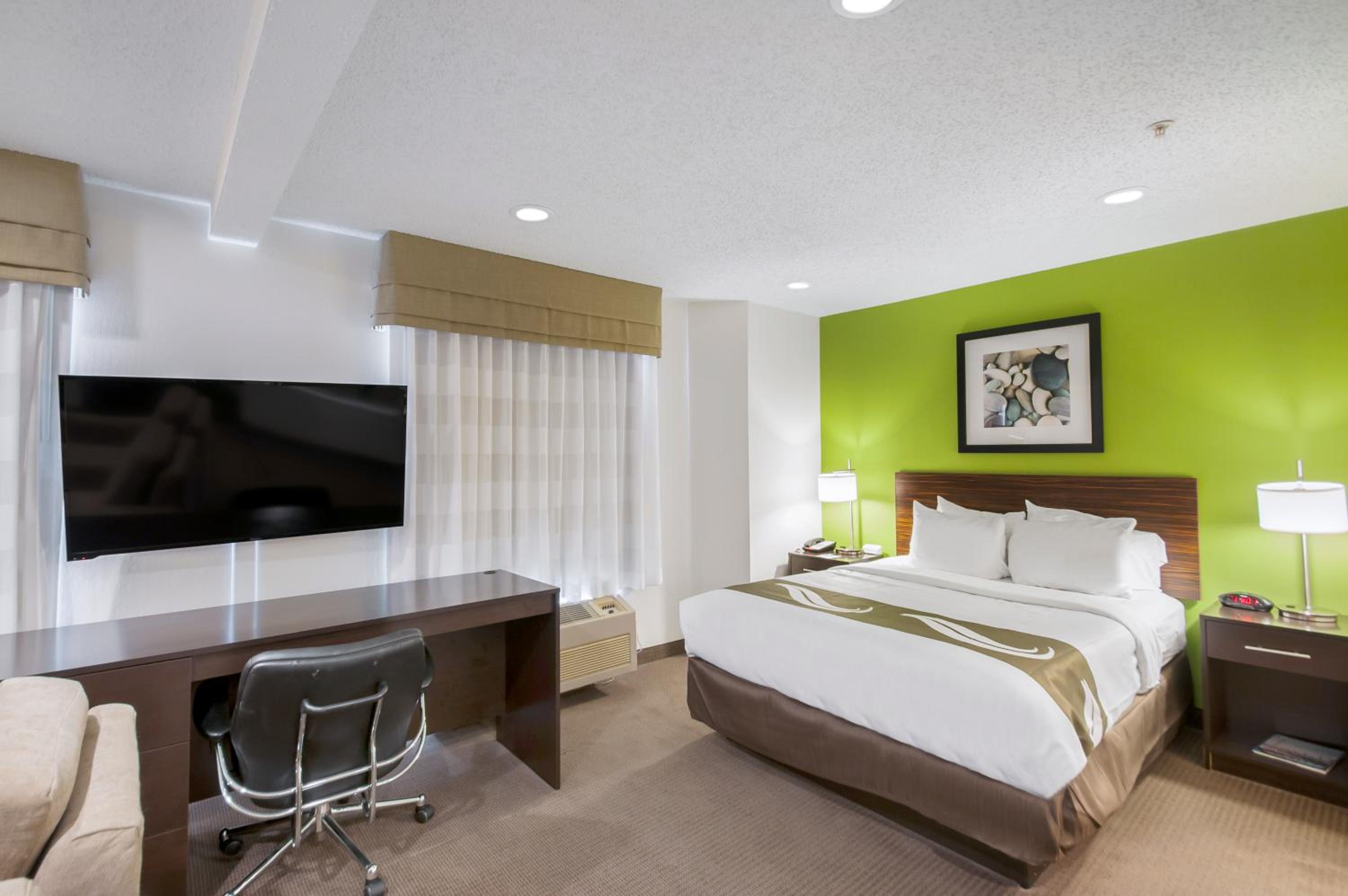Efficiency, Suite, Queen Bed, Jetted Tub