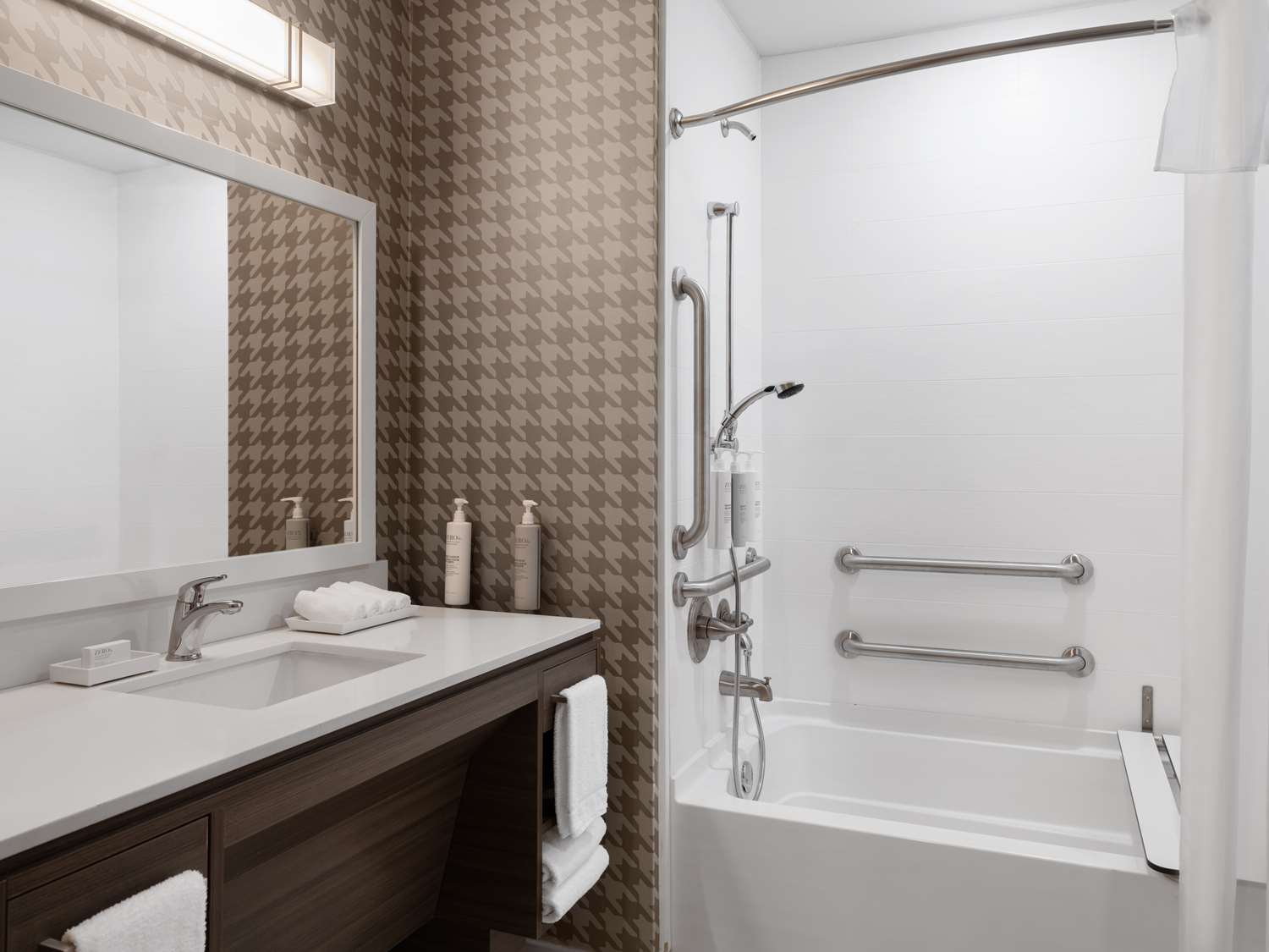 جناح استوديو بسريرين كوين بحوض استحمام لذوي الإعاقة، Home2 Suites By Hilton Brownsburg 4/7
