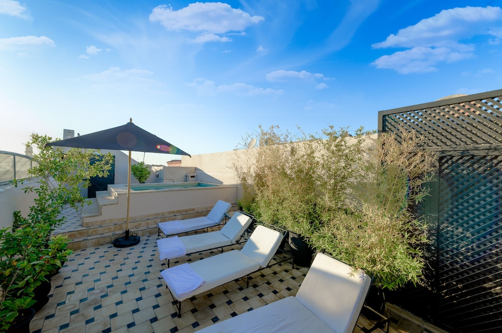 Riad Amina 8/75