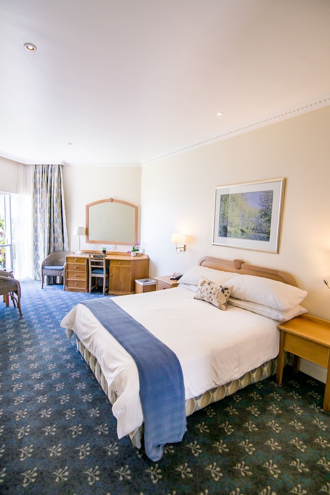 The Beach Hotel 26/72