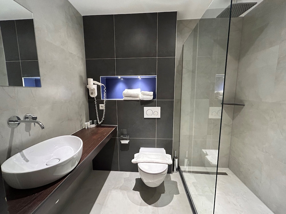 Xo Hotels Blue Square 64/65