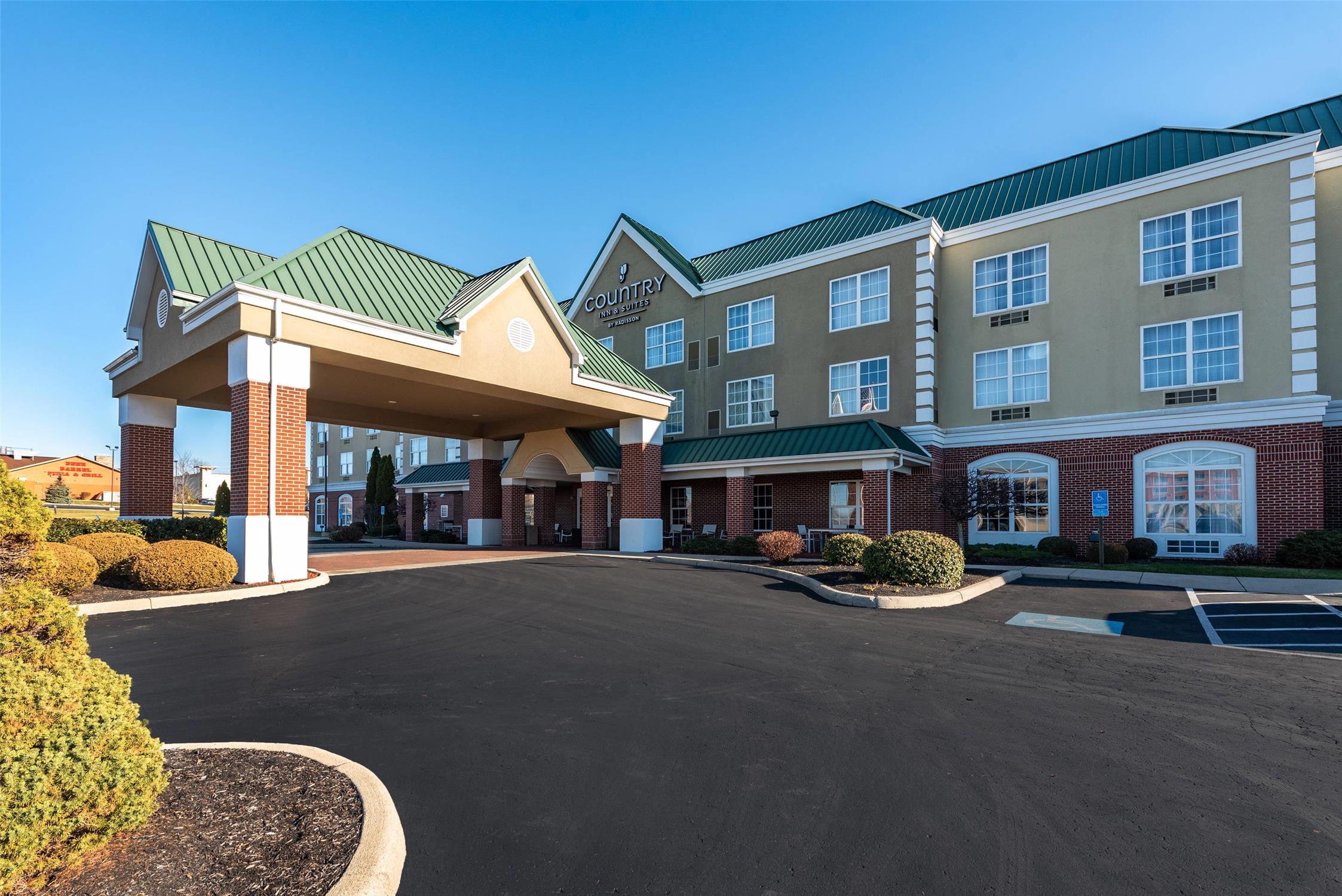 Country Inn & Suites by Radisson, Findlay, OH 18/19
