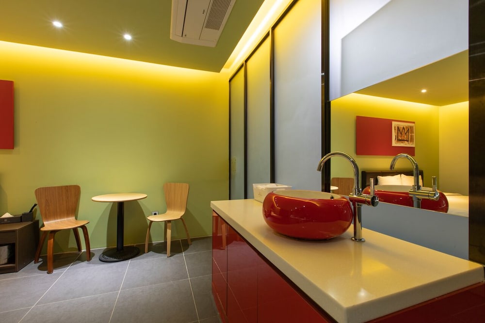 Pentastar Hotel 13/30