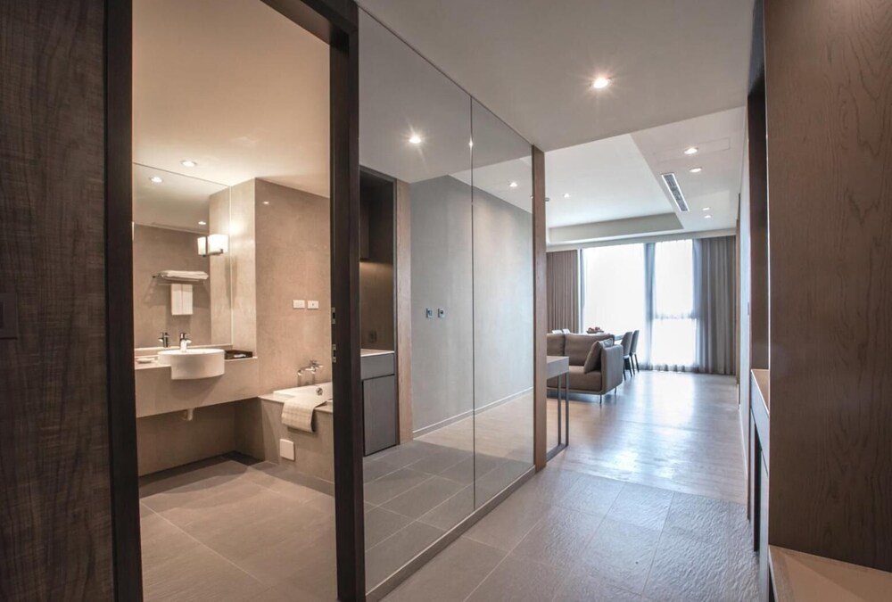 Jin Shi Hu Hotel 33/35
