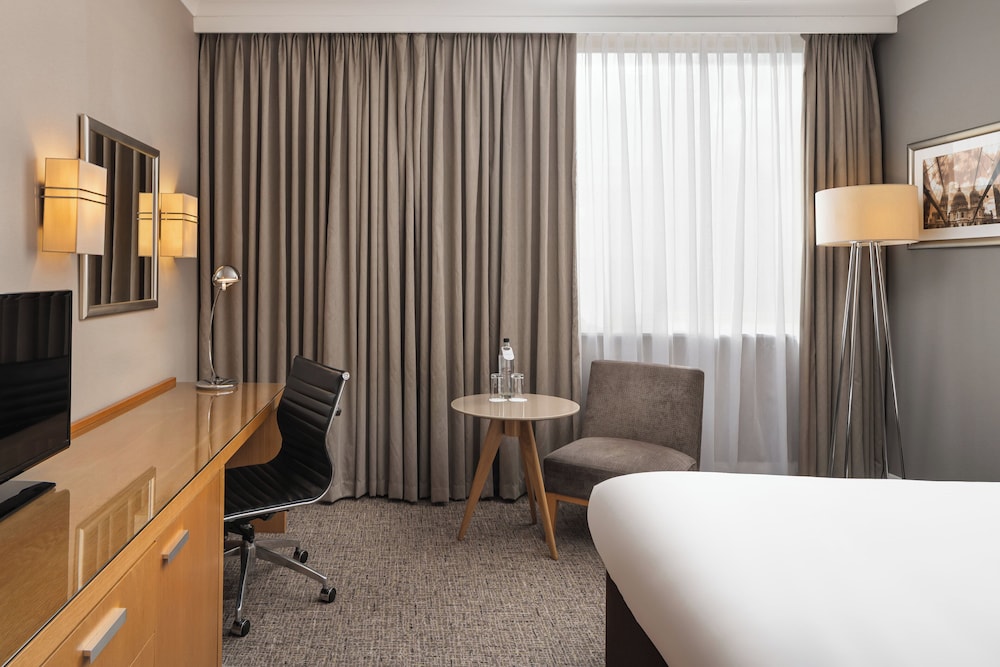 غرفة قياسية بسرير كوين، Crowne Plaza Ealing 4/6