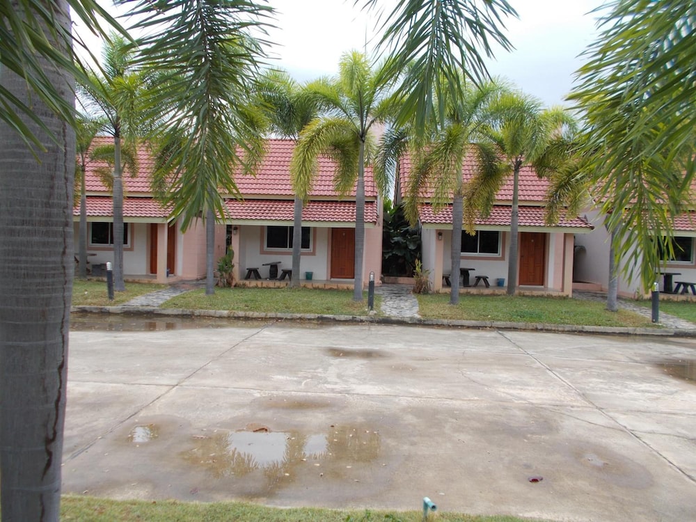A.P. Garden Hotel 41/48