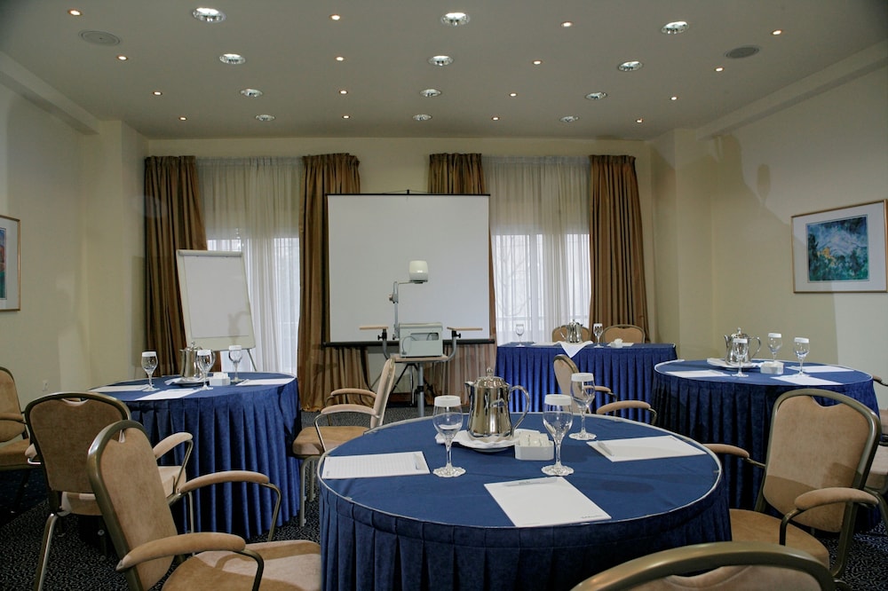 Holiday Inn Thessaloniki 60/72