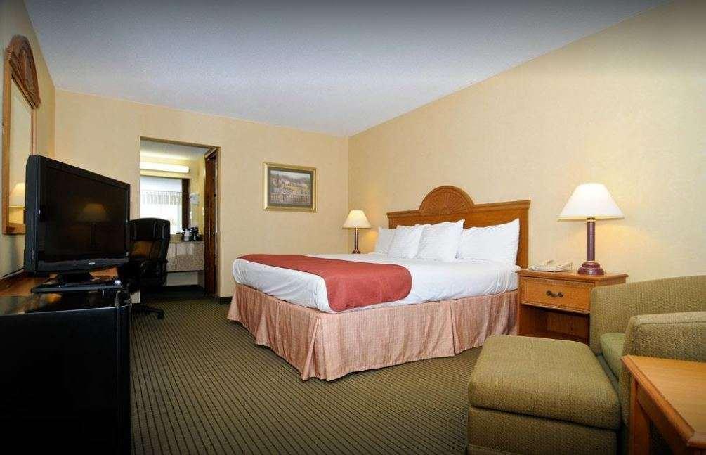 غرفة بسرير كينج، Rodeway Inn Lynchburg, VA 3/3