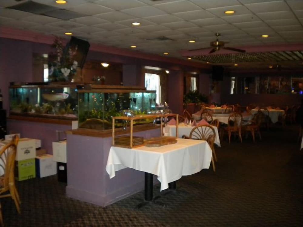 Bossier Inn And Suites 13/18