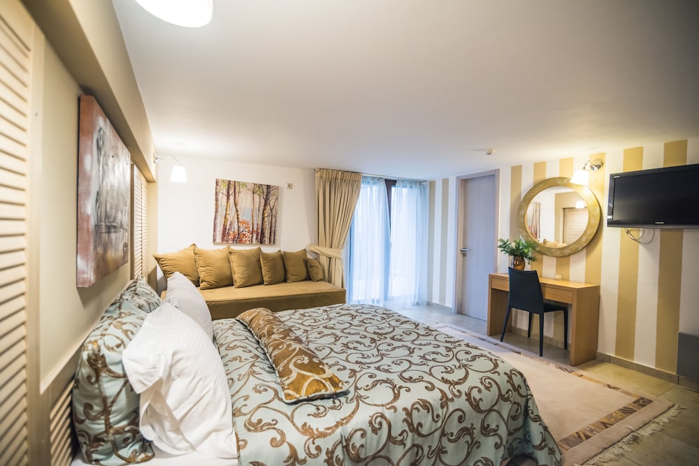 Forest Suites Boutique Hotel 10/79