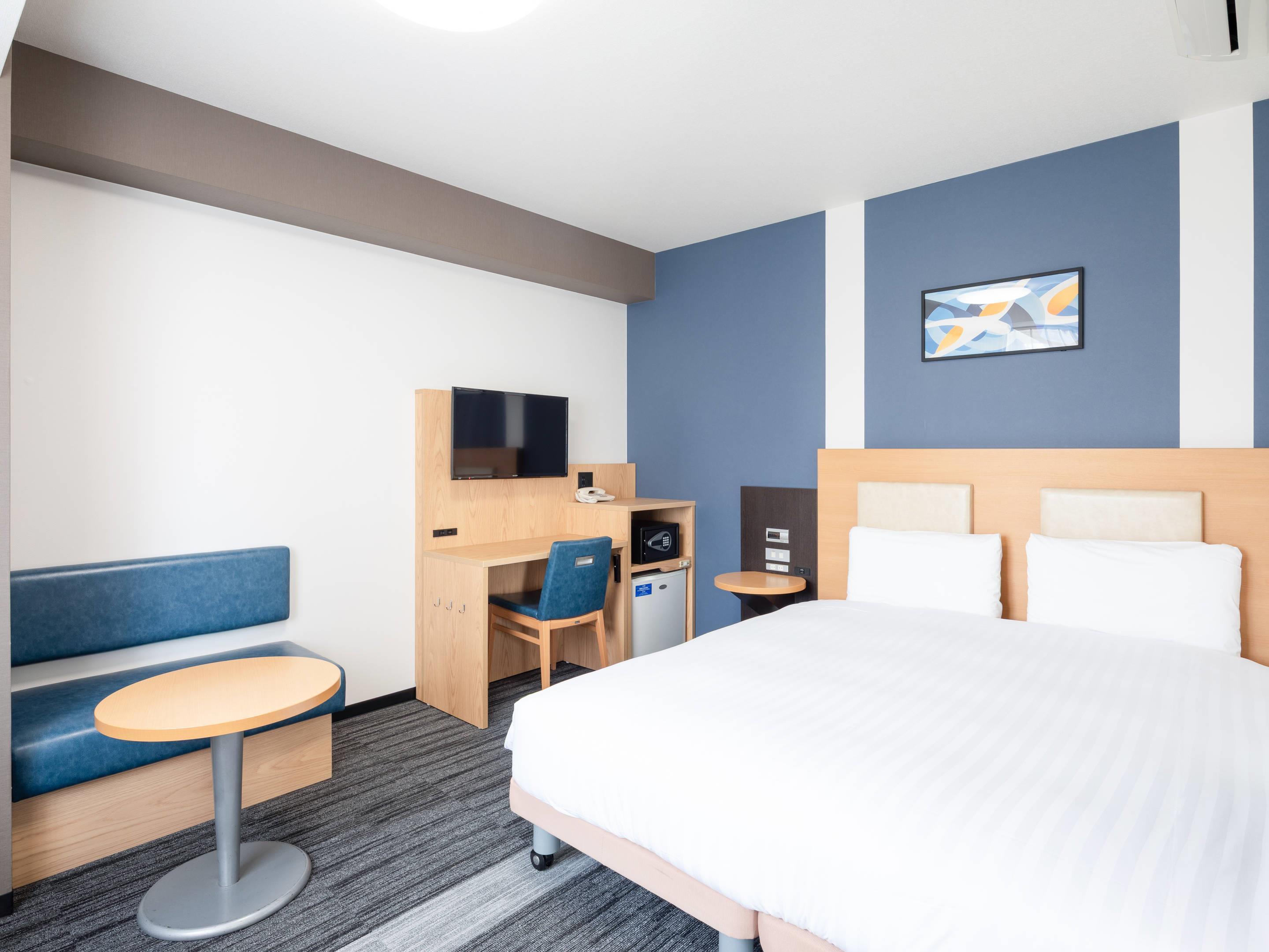 ROOM, QUEEN BED