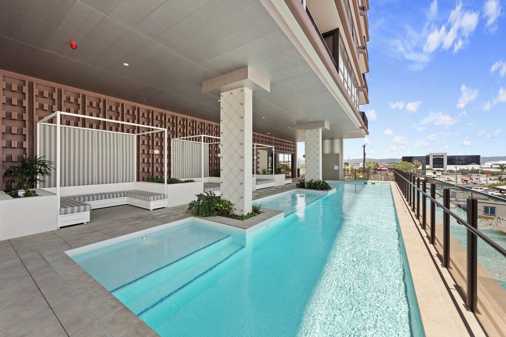 Yves Mermaid Beach Apartments by CLLIX 25/50
