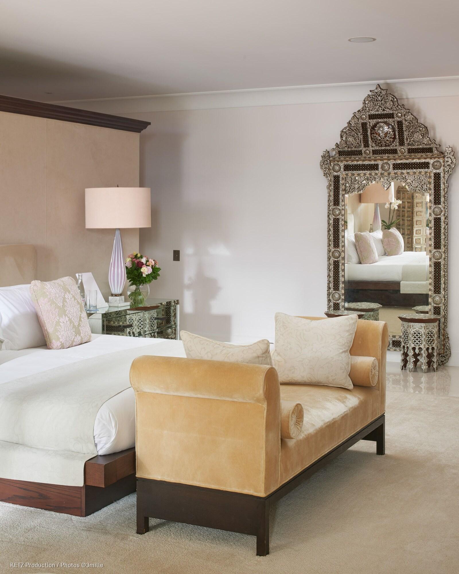 Ambassador, Suite