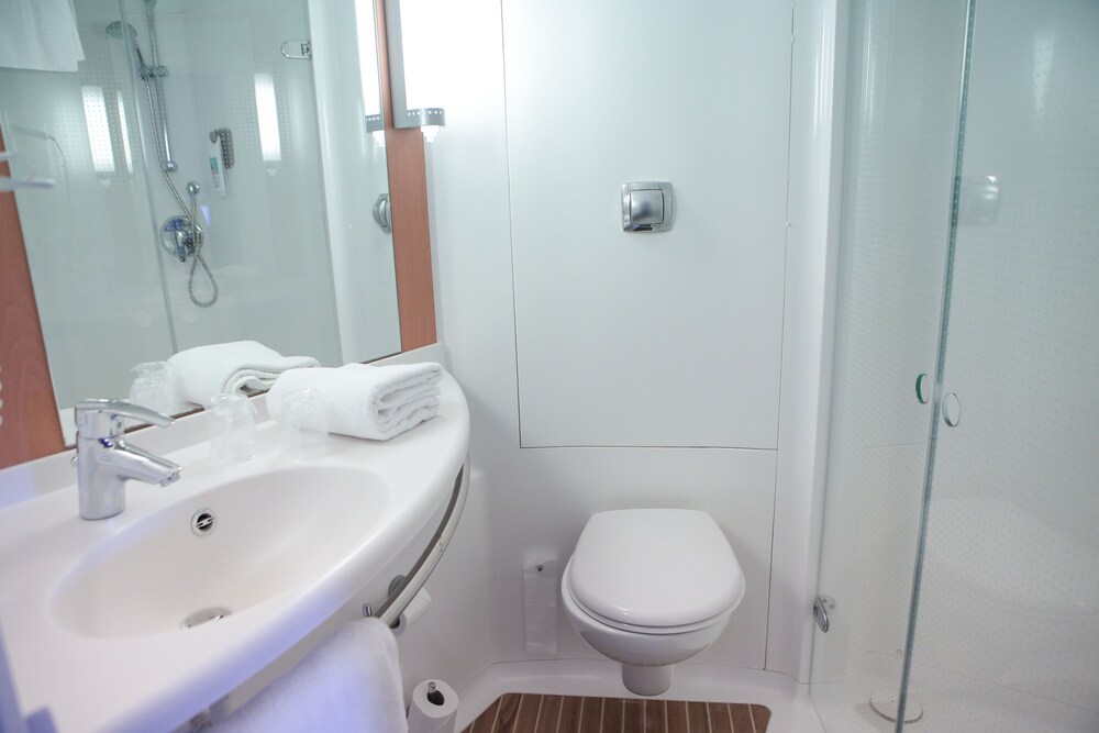 Ibis Albert 42/43