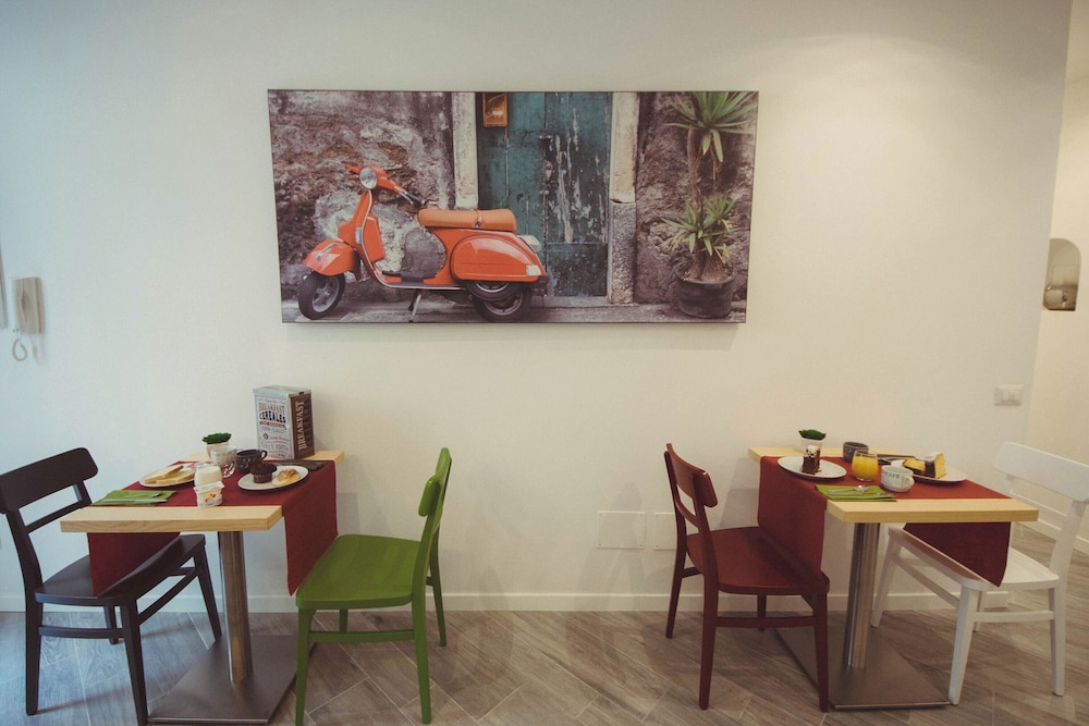 Vantaggio Suites & Apartments 24/39