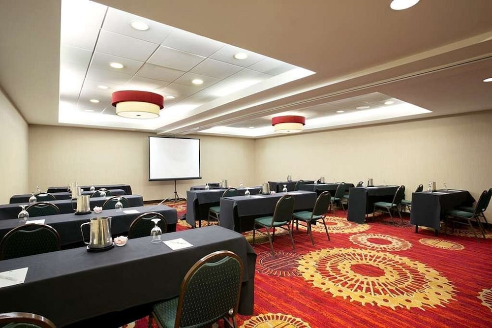 Embassy Suites by Hilton Cleveland Beachwood 52/55
