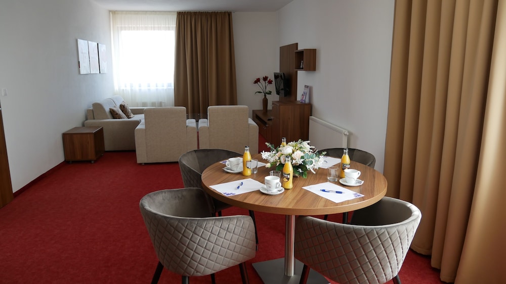 Hotel Saffron 53/64