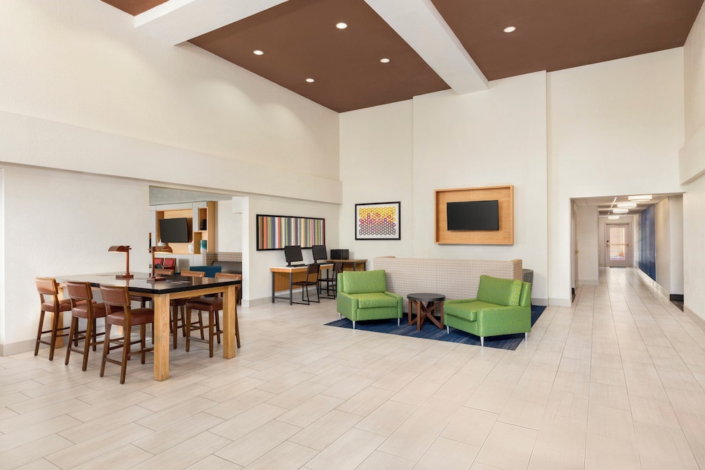 Holiday Inn Express Hotel & Suites Sarasota East - I-75 42/67