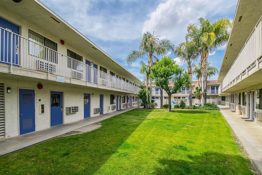 Motel6 Bakersfield, CA - Airport 57/63