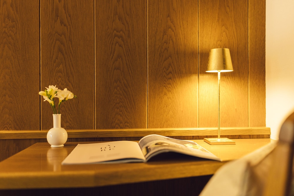 Hotel Auren 8/48