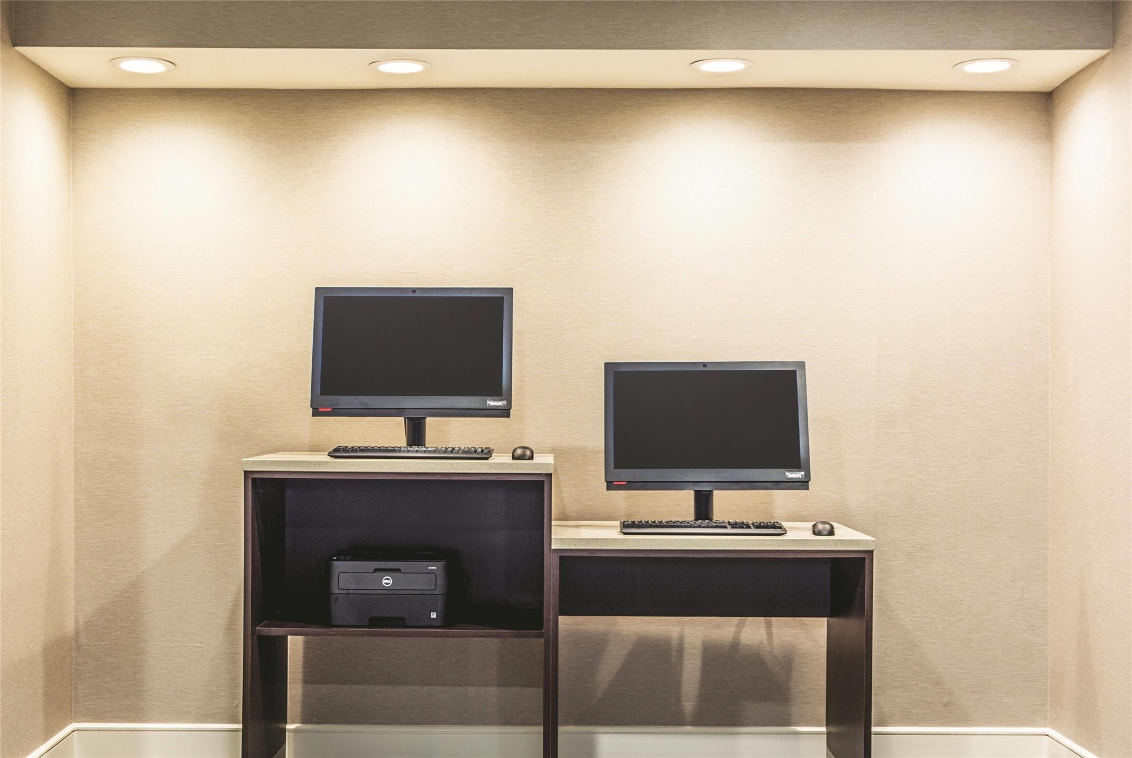La Quinta Inn & Suites by Wyndham Atlanta Perimeter Medical 42/45