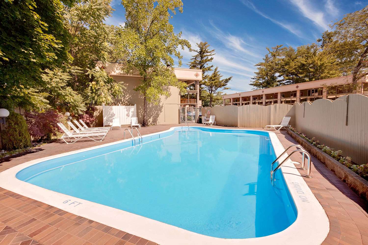 Super 8 by Wyndham Traverse City 17/21
