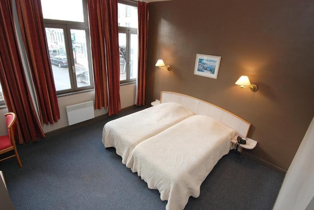 HOTEL LES FRANGINS 2/25
