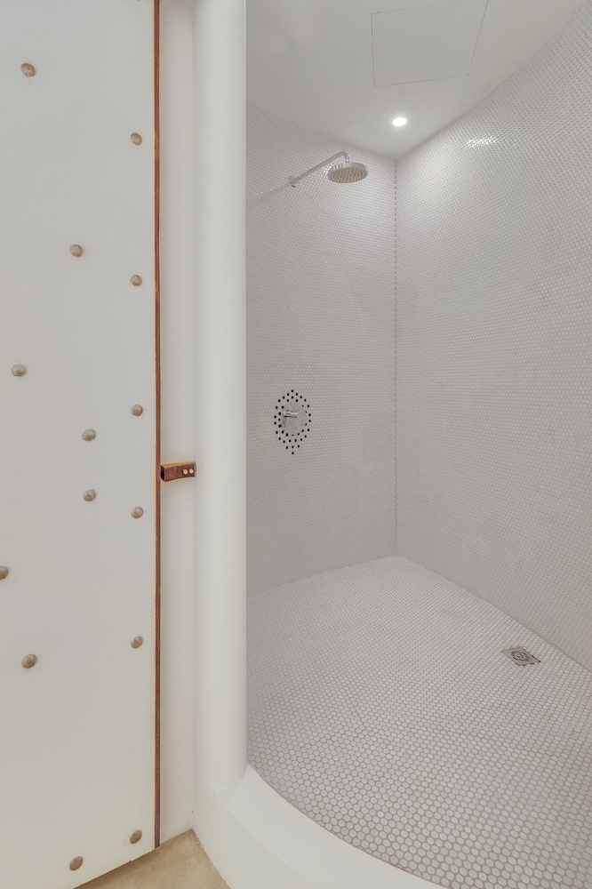 Ampersand Resort 50/50