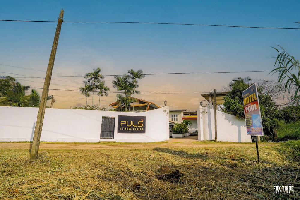 River Side Hotel Katunayake 36/42
